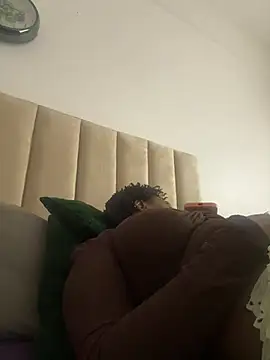 Snapshot of Boneca25 chatting on April 1, 2026, 12:55 am Boneca25 online show from April 1, 2026, 12:55 am