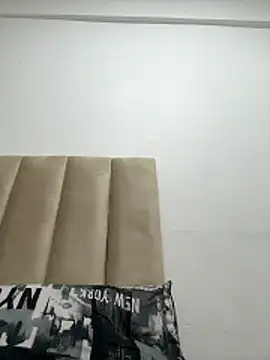 Snapshot of Boneca25 chatting on April 7, 2026, 11:32 am Boneca25 online show from April 7, 2026, 11:32 am