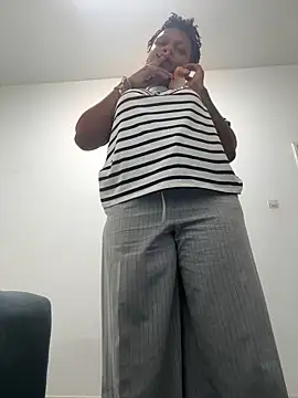 Snapshot of Boneca25 chatting on April 12, 2026, 5:51 pm Boneca25 online show from April 12, 2026, 5:51 pm