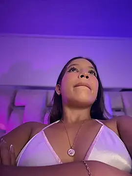 Snapshot of Ximena__1 chatting on February 3, 2026, 4:54 am Ximena 1 online show from February 3, 2026, 4:54 am