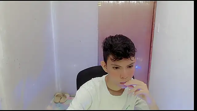 Alexxx lov online show from January 30, 2025, 12:37 pm