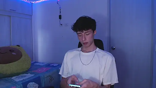 Juanmres online show from April 24, 2026, 7:49 pm