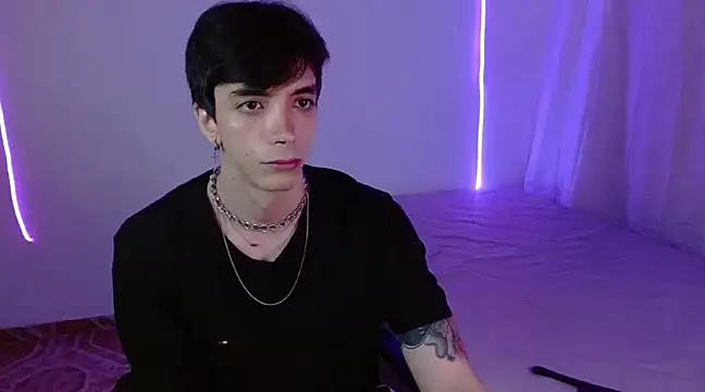 Snapshot of H3ll_B0I chatting on February 2, 2025, 2:27 am H3ll B0I online show from February 2, 2025, 2:27 am