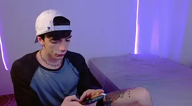 Snapshot of H3ll_B0I chatting on February 11, 2025, 6:40 am H3ll B0I online show from February 11, 2025, 6:40 am