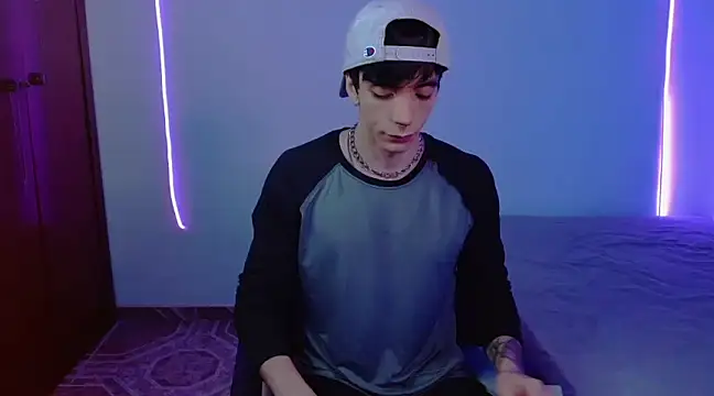 Snapshot of H3ll_B0I chatting on February 17, 2025, 11:31 pm H3ll B0I online show from February 17, 2025, 11:31 pm