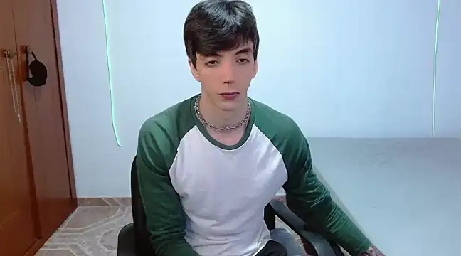 Snapshot of H3ll_B0I chatting on February 18, 2025, 11:19 pm H3ll B0I online show from February 18, 2025, 11:19 pm