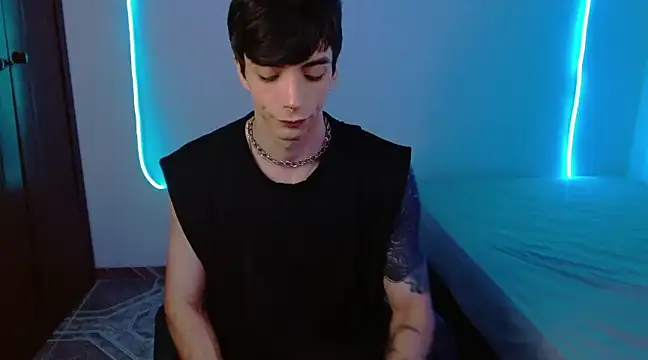 Snapshot of H3ll_B0I chatting on February 25, 2025, 4:35 am H3ll B0I online show from February 25, 2025, 4:35 am