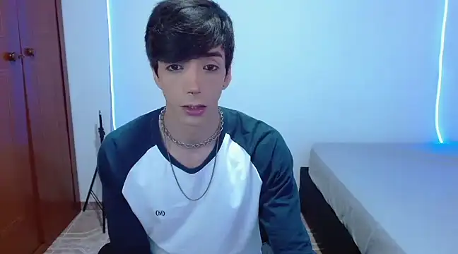 Snapshot of H3ll_B0I chatting on March 7, 2025, 3:29 am H3ll B0I online show from March 7, 2025, 3:29 am