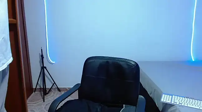 Snapshot of H3ll_B0I chatting on March 7, 2025, 6:46 am H3ll B0I online show from March 7, 2025, 6:46 am