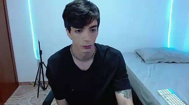 Snapshot of H3ll_B0I chatting on March 10, 2025, 5:33 am H3ll B0I online show from March 10, 2025, 5:33 am