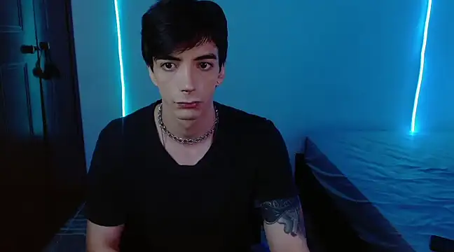 Snapshot of H3ll_B0I chatting on March 12, 2025, 5:35 am H3ll B0I online show from March 12, 2025, 5:35 am