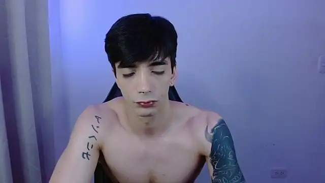 Snapshot of H3ll_B0I chatting on March 21, 2026, 3:33 am H3ll B0I online show from March 21, 2026, 3:33 am