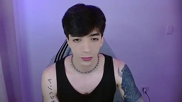 Snapshot of H3ll_B0I chatting on April 7, 2026, 10:53 pm H3ll B0I online show from April 7, 2026, 10:53 pm
