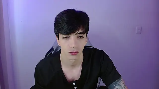 Snapshot of H3ll_B0I chatting on April 18, 2026, 11:03 am H3ll B0I online show from April 18, 2026, 11:03 am