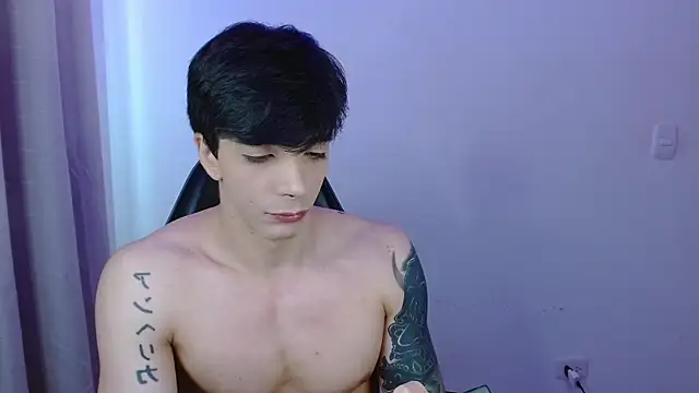 Snapshot of H3ll_B0I chatting on April 21, 2026, 11:38 am H3ll B0I online show from April 21, 2026, 11:38 am