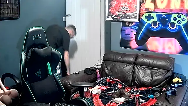 HuffedAdvocate online show from November 18, 2025, 7:07 pm