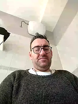 Snapshot of Hardasanut chatting on November 13, 2025, 9:52 am Hardasanut online show from November 13, 2025, 9:52 am