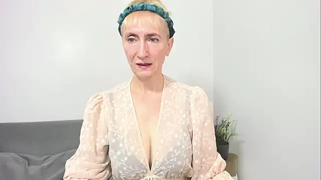 Snapshot of MargaretMilf69 chatting on September 27, 2025, 7:02 am MargaretMilf69 online show from September 27, 2025, 7:02 am