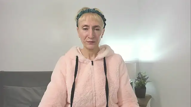 Snapshot of MargaretMilf69 chatting on October 15, 2025, 3:12 pm MargaretMilf69 online show from October 15, 2025, 3:12 pm