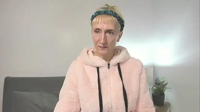 Snapshot of MargaretMilf69 chatting on October 16, 2025, 3:13 pm MargaretMilf69 online show from October 16, 2025, 3:13 pm