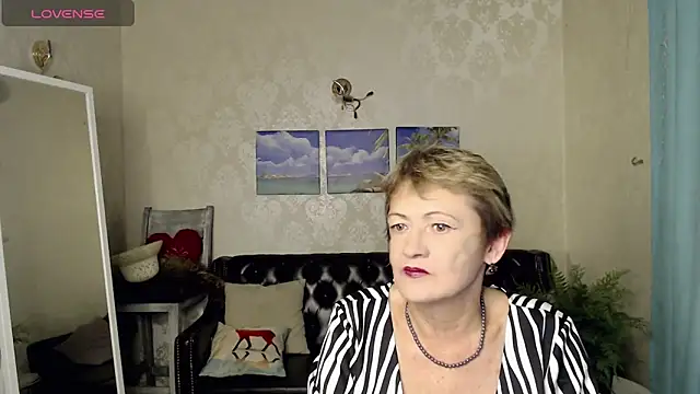 SexyGrandma  online show from October 16, 2025, 3:46 pm