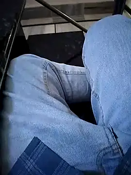 xmanrawan2 online show from March 4, 2025, 9:51 am