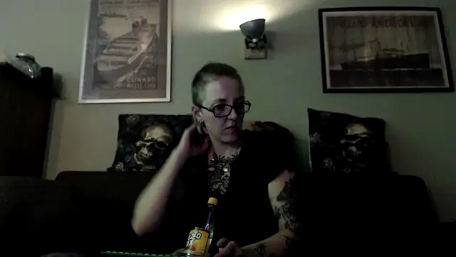 Astrid-Gilbert online show from March 6, 2025, 8:48 pm