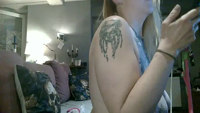 Astrid-Gilbert online show from December 14, 2025, 5:07 pm