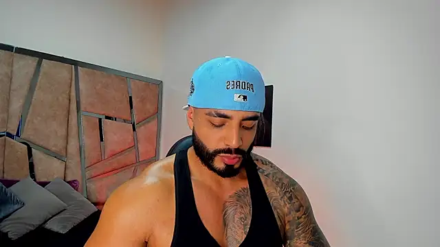 Snapshot of LeandroRusso chatting on March 6, 2025, 8:48 pm LeandroRusso online show from March 6, 2025, 8:48 pm