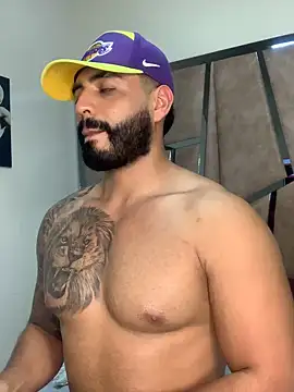 Snapshot of LeandroRusso chatting on March 16, 2025, 2:21 am LeandroRusso online show from March 16, 2025, 2:21 am