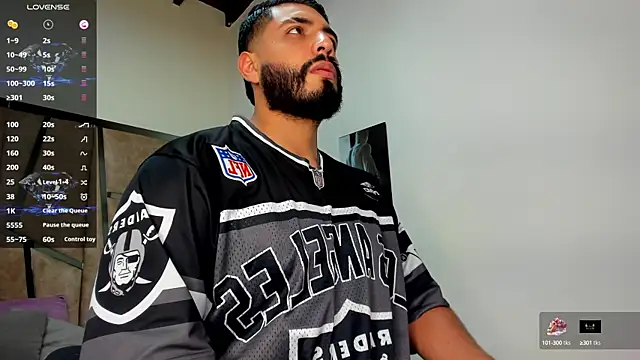 Snapshot of LeandroRusso chatting on March 19, 2025, 8:43 pm LeandroRusso online show from March 19, 2025, 8:43 pm