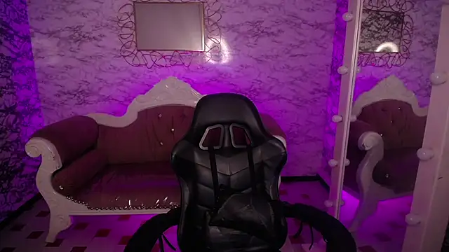 Hela v online show from March 6, 2025, 12:09 pm