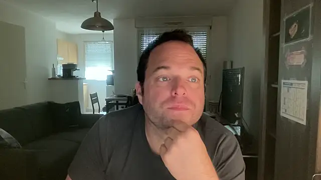 Funnyjul31 online show from April 3, 2026, 9:07 am