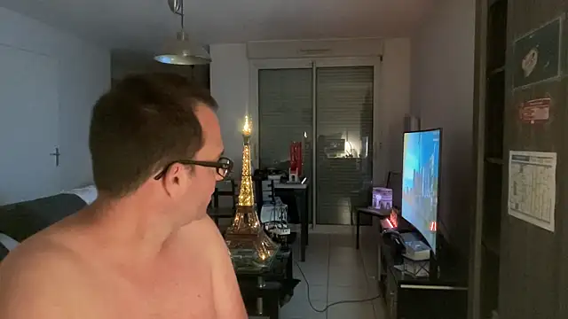 Funnyjul31 online show from April 18, 2026, 7:07 pm