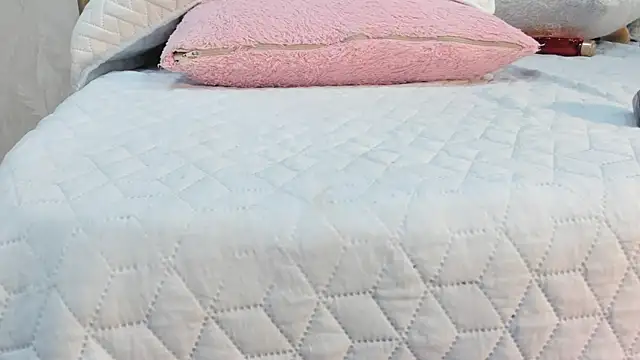 violet gray  online show from February 28, 2025, 8:20 am