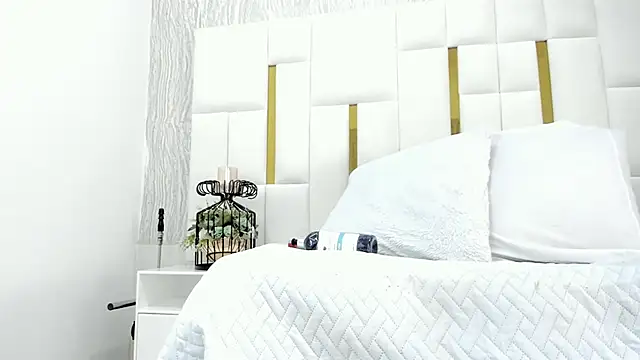 violet gray  online show from March 16, 2025, 3:04 am