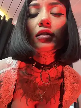 IsisRaichuu  online show from September 19, 2025, 9:04 pm