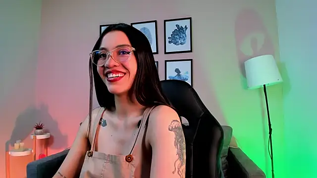 Snapshot of nina__dixon chatting on October 1, 2025, 8:26 pm nina dixon online show from October 1, 2025, 8:26 pm