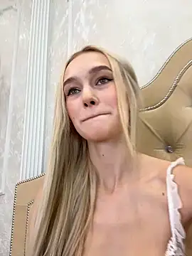 Snapshot of KristinaDane chatting on February 5, 2025, 3:02 am KristinaDane online show from February 5, 2025, 3:02 am