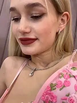 Snapshot of KristinaDane chatting on March 7, 2025, 9:51 am KristinaDane online show from March 7, 2025, 9:51 am