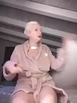 Snapshot of divinaerotica chatting on March 5, 2025, 5:18 pm divinaerotica online show from March 5, 2025, 5:18 pm