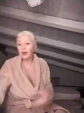 Snapshot of divinaerotica chatting on March 17, 2025, 6:00 pm divinaerotica online show from March 17, 2025, 6:00 pm