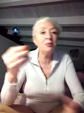 divinaerotica online show from April 3, 2026, 6:28 pm