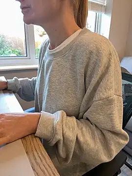 Snapshot of Phoebe_Lily chatting on October 22, 2025, 7:52 am Phoebe Lily online show from October 22, 2025, 7:52 am