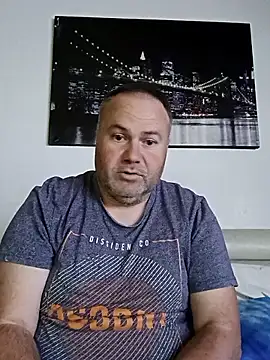 Pourleplasirs online show from May 20, 2026, 9:32 pm