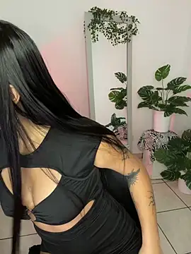 meli ortiz  online show from December 4, 2025, 4:27 pm