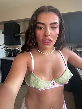 Snapshot of cute_carly_ chatting on June 25, 2026, 9:47 am cute carly online show from June 25, 2026, 9:47 am