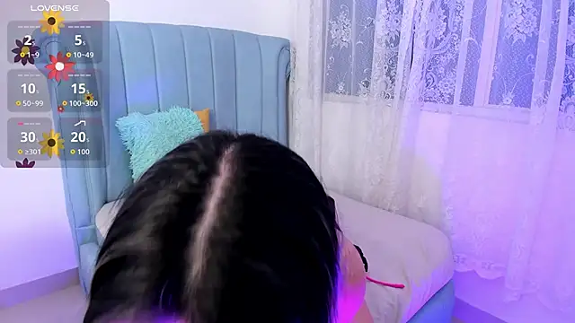 BlondieCutee online show from November 10, 2025, 2:49 pm