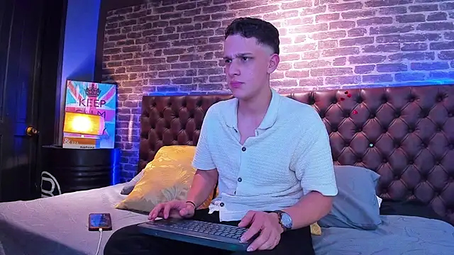 Snapshot of Thomas_May4rs chatting on February 15, 2025, 4:03 am Thomas May4rs online show from February 15, 2025, 4:03 am