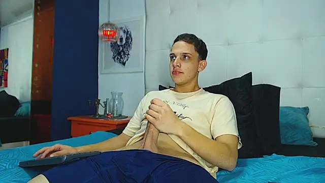 Snapshot of Thomas_May4rs chatting on April 10, 2026, 3:45 am Thomas May4rs online show from April 10, 2026, 3:45 am